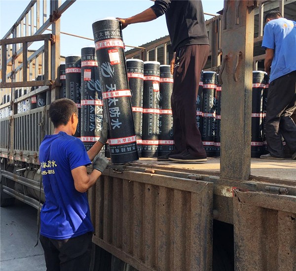 屋面種植防水卷材發(fā)貨現(xiàn)場(chǎng)