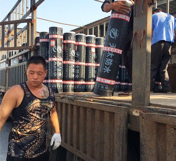 SBS防水卷材發(fā)貨現(xiàn)場