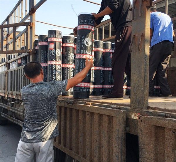 SBS防水卷材發(fā)貨現(xiàn)場